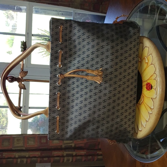 💘🖤💘 DOONEY & BOURKE KHAKI SIGNATURE MONOGRAM JACQUARD TASSEL DRAWSTRING BAG - Picture 10 of 15